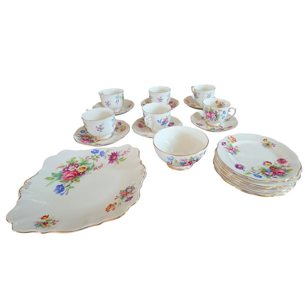 Royal Albert Bone China Floral Tea Set Gold Gilt Scalloped Edges 20 Piece Set